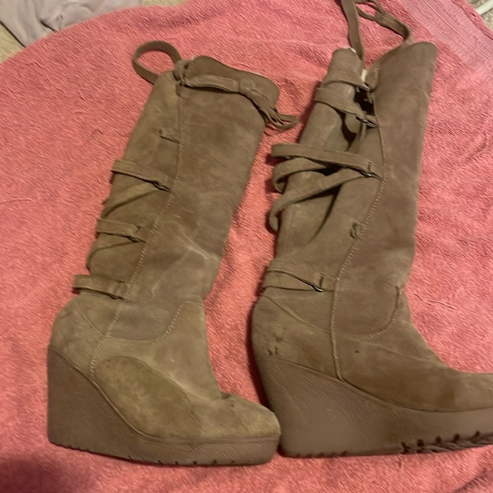 Bearpaw boots